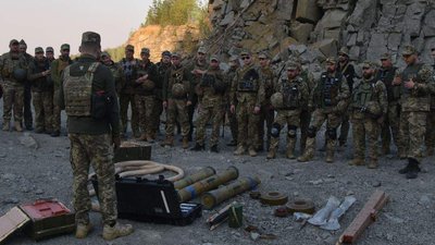 "Ви ще молоді, вам виховувати дітей" - історія військового з Буковини, який став добровольцем у 55 років "Ви ще молоді, вам виховувати дітей" - історія військового з Буковини, який став добровольцем у 55 років
