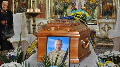 На Тернопільщині попрощалися з військовослужбовцем Ігорем Чумаком