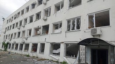 Пошкоджений офіс ДТЕК Київські електромережі