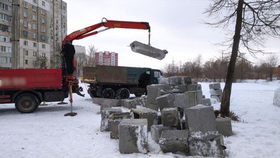У Харкові демонтували "Стоунхендж" У Харкові демонтували "Стоунхендж"