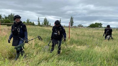 Піротехніки з Івано-Франківщини допомагають розміновувати Херсонщину та Донеччину Піротехніки з Івано-Франківщини допомагають розміновувати Херсонщину та Донеччину