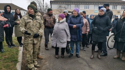 «Остання крапля для всієї громади»: у Диканьці влаштували протест через побитого старшого лейтенанта «Остання крапля для всієї громади»: у Диканьці влаштували протест через побитого старшого лейтенанта