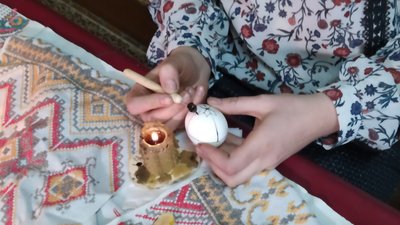 Просвітянка з Тернополя навчає писанкарству