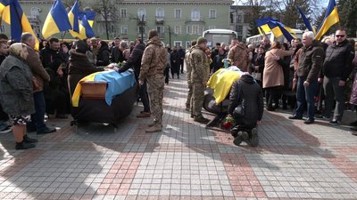 У Рівному попрощалися двома бійцями — Романом Машуком та Романом Мендалюком У Рівному попрощалися двома бійцями — Романом Машуком та Романом Мендалюком