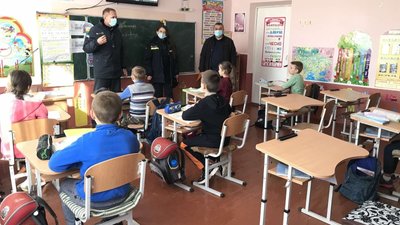 У Тлумачі на Франківщині рятувальники третій день гасять сміттєзвалище У Тлумачі на Франківщині рятувальники третій день гасять сміттєзвалище