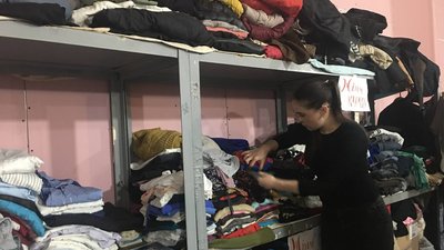 "Взуття, одяг, продукти". Як працює пункт допомоги для переселенців у Вінниці