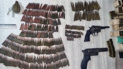 На Черкащині затримали чоловіка, який зберігав удома арсенал зброї та боєприпаси