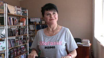 Стрибають на батутах та плетуть сітки: як у бібліотеці, що на прикордонні Чернігівщини, відвідувачі проводять дозвілля Стрибають на батутах та плетуть сітки: як у бібліотеці, що на прикордонні Чернігівщини, відвідувачі проводять дозвілля