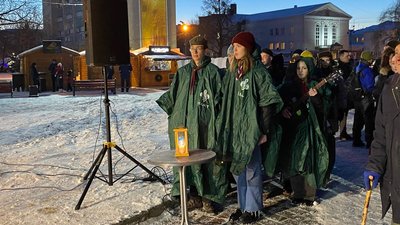 У центрі Луцька до свят офіційно відкрили "Ялинку незламності"