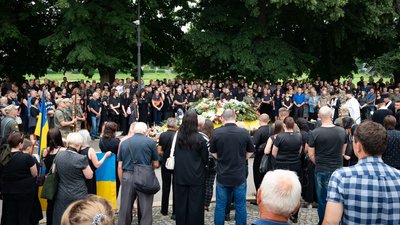 В Ужгороді попрощалися із загиблими захисниками Володимиром Сатмарі та В'ячеславом Гроскопфом В Ужгороді попрощалися із загиблими захисниками Володимиром Сатмарі та В'ячеславом Гроскопфом