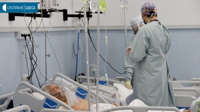 "Всі у важкому стані". Репортаж з "ковідного" відділення одеської лікарні "Всі у важкому стані". Репортаж з "ковідного" відділення одеської лікарні
