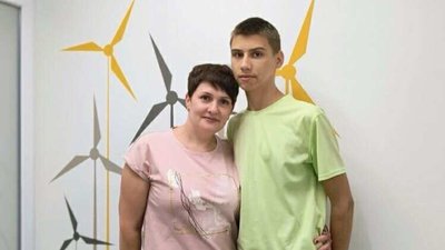 Мама Людмила та 15-річний Ярослав після операції