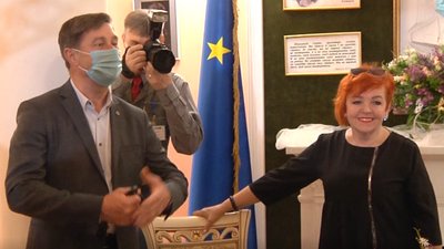 Вірші про театр: у Херсоні презентували збірку, написану прихильниками театрального мистецтва Вірші про театр: у Херсоні презентували збірку, написану прихильниками театрального мистецтва