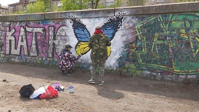 У Дніпрі, на Набережній, містяни власними силами й коштом облаштовують зону відпочинку У Дніпрі, на Набережній, містяни власними силами й коштом облаштовують зону відпочинку