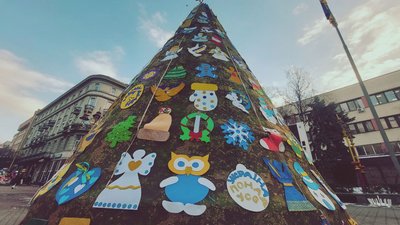 В Івано-Франківську 4 грудня 2023 року встановили "Ялинку перемоги" В Івано-Франківську 4 грудня 2023 року встановили "Ялинку перемоги"