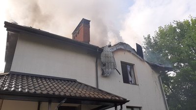 Після російського обстрілу на півночі Харкова 30 травня спалахнули пожежі Після російського обстрілу на півночі Харкова 30 травня спалахнули пожежі