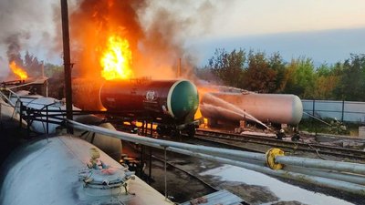 Пожежу на нафтобазі в окупованому Донецьку ліквідували Пожежу на нафтобазі в окупованому Донецьку ліквідували