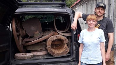 Сашко Положинський передав волинському музею старожитності, які зібрав його батько