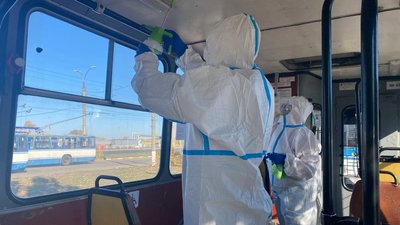 "Червона" зона: у Херсоні медиків перевозять поза чергою міським транспортом "Червона" зона: у Херсоні медиків перевозять поза чергою міським транспортом