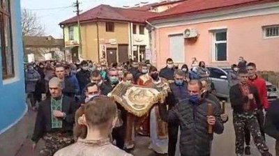 Суд закрив справу священника, який організував ходу під час карантину на Львівщині