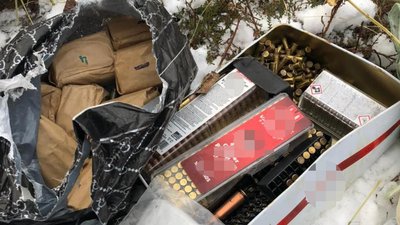На Житомирщині поліцейські вилучили арсенал зброї та боєприпасів На Житомирщині поліцейські вилучили арсенал зброї та боєприпасів
