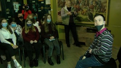 Волинянин із синдромом Дауна працює науковим співробітником в музеї та проводить екскурсії Волинянин із синдромом Дауна працює науковим співробітником в музеї та проводить екскурсії
