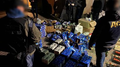На Одещині трьох людей обвинувачують у незаконному виготовленні алкоголю