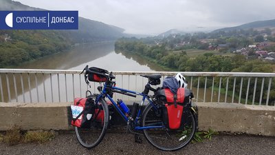 Перетнув Україну від сходу до заходу: житель Донеччини подорожує на велосипеді Перетнув Україну від сходу до заходу: житель Донеччини подорожує на велосипеді