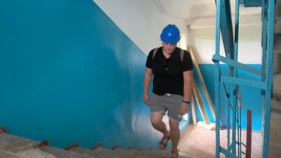 Олеся Гораєва сходи будинку в Сергіївці ракетний удар Олеся Гораєва сходи будинку в Сергіївці ракетний удар