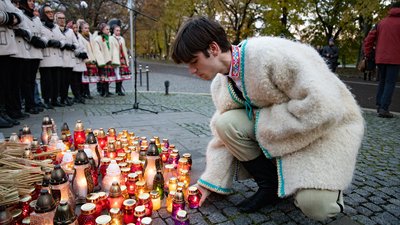 В Ужгороді вшанували пам'ять жертв Голодоморів В Ужгороді вшанували пам'ять жертв Голодоморів