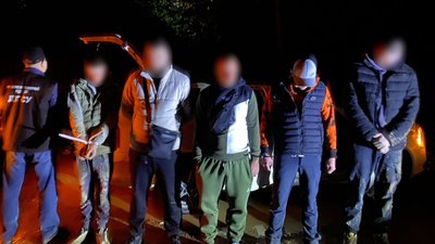 Затримані біля кордону чоловіки