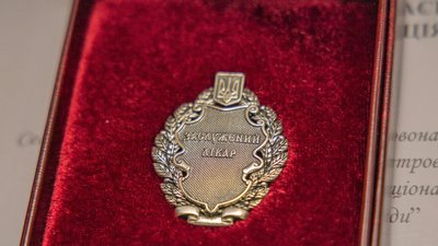 Троє медиків Дніпропетровщини отримали звання заслужених за лікування хворих на COVID-19
