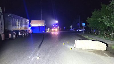На Рівненщині вантажівка влетіла в блокпост та спричинила ряд зіткнень. Є загиблий