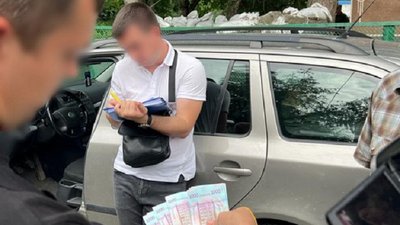 130 тисяч гривень за непризов під час мобілізації. На Дніпропетровщині на хабарі затримали працівника військкомату