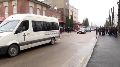 Загинули на Херсонщині: у Житомирі попрощалися з рятувальниками Сергієм Курінним, Дмитром Краснощоковим і Олексієм Сичем Загинули на Херсонщині: у Житомирі попрощалися з рятувальниками Сергієм Курінним, Дмитром Краснощоковим і Олексієм Сичем