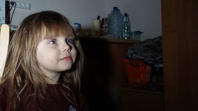 Почуття обов'язку та безпека: харківські провізорки разом із дітьми місяць живуть на роботі