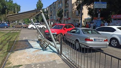 Фото з місця ДТП на 4-й станції Великого Фонтану. Фото з місця ДТП на 4-й станції Великого Фонтану.