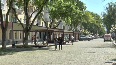 У Полтаві дозволили встановити майже 60 літніх майданчиків У Полтаві дозволили встановити майже 60 літніх майданчиків