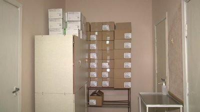 Склад, де зберігаються ліки проти коронавірусу Склад, де зберігаються ліки проти коронавірусу