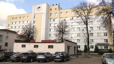 Медики Житомирської обласної лікарні вийшли на акцію протесту Медики Житомирської обласної лікарні вийшли на акцію протесту