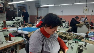 У Тернополі на швейному підприємстві почали шити жилети У Тернополі на швейному підприємстві почали шити жилети