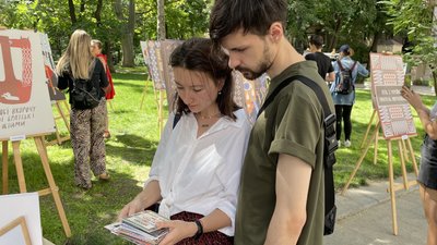 Продавали картини для ЗСУ: "Зелений театр" влаштував в Одесі благодійний ярмарок Продавали картини для ЗСУ: "Зелений театр" влаштував в Одесі благодійний ярмарок