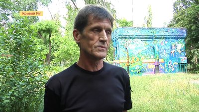 Криворізький художник і слюсар Анатолій Зубенко розмальовує технічні споруди Криворізький художник і слюсар Анатолій Зубенко розмальовує технічні споруди