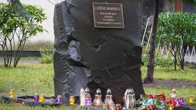 В Ужгороді відзначили десяту річницю Дня Гідності та Свободи В Ужгороді відзначили десяту річницю Дня Гідності та Свободи