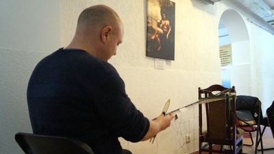 «Гобелени війни». У музеї на Львівщині «з нуля» плетуть маскувальні сітки – фоторепортаж «Гобелени війни». У музеї на Львівщині «з нуля» плетуть маскувальні сітки – фоторепортаж