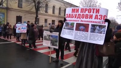 Житомиряни перекриттям руху автотранспорту протестували проти будівництва АЗС