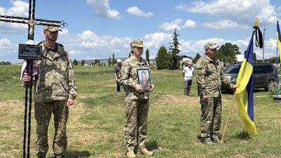 У Корсуні-Шевченківському поховали загиблого солдата Олега Лопатіна
