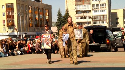 У Житомирі попрощалися з полеглим воїном — актором театру Андрієм Доманським У Житомирі попрощалися з полеглим воїном — актором театру Андрієм Доманським