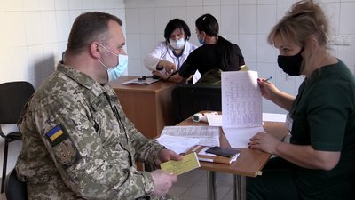 У Харкові від COVID вакцинувалися медики військового шпиталю У Харкові від COVID вакцинувалися медики військового шпиталю