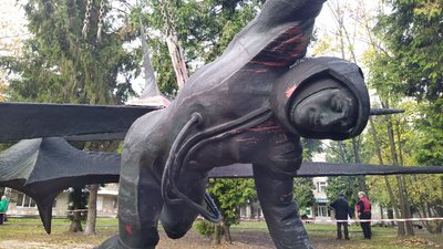 Пам'ятник перенесуть у музей "Територія терору" Пам'ятник перенесуть у музей "Територія терору"